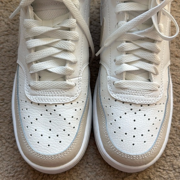 NIKE WOMENS COURT VISION MID SNEAKER - size 8.5 - Picture 3 of 16